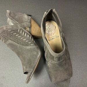 Vince Camuto size 7 M